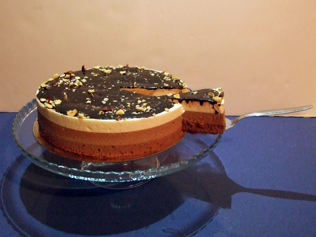 עוגת מוס 3 שכבות עם אגוזים